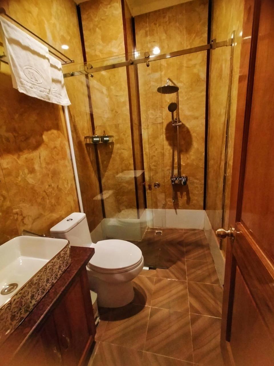 Khách Sạn Tường Vy Rạch Giá Exterior foto