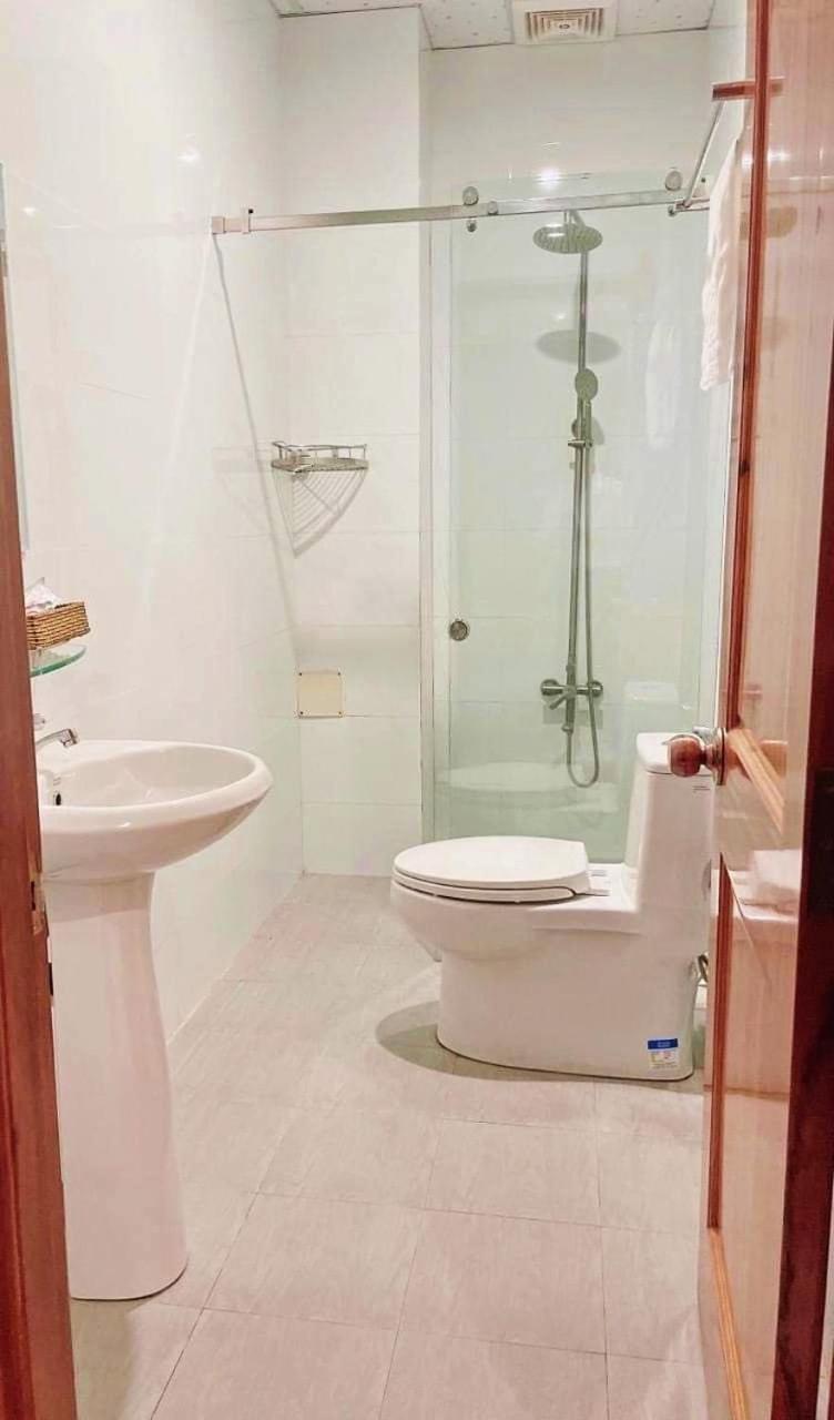 Khách Sạn Tường Vy Rạch Giá Exterior foto