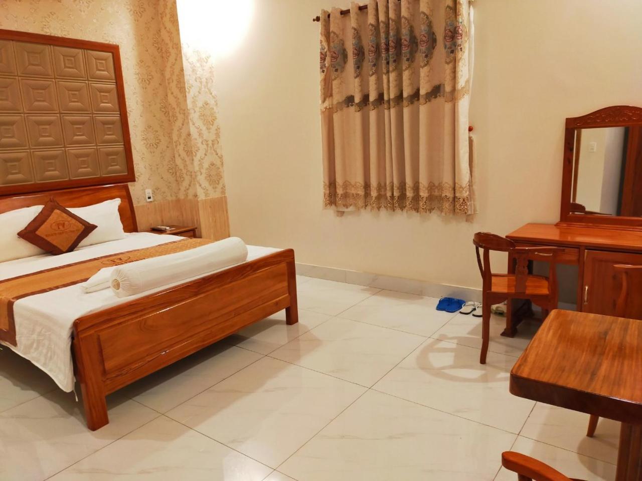Khách Sạn Tường Vy Rạch Giá Exterior foto