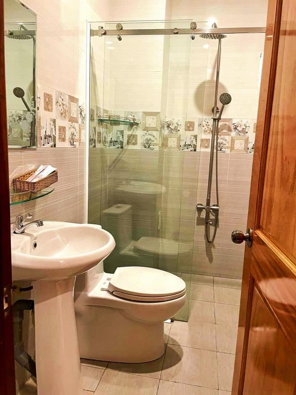 Khách Sạn Tường Vy Rạch Giá Exterior foto