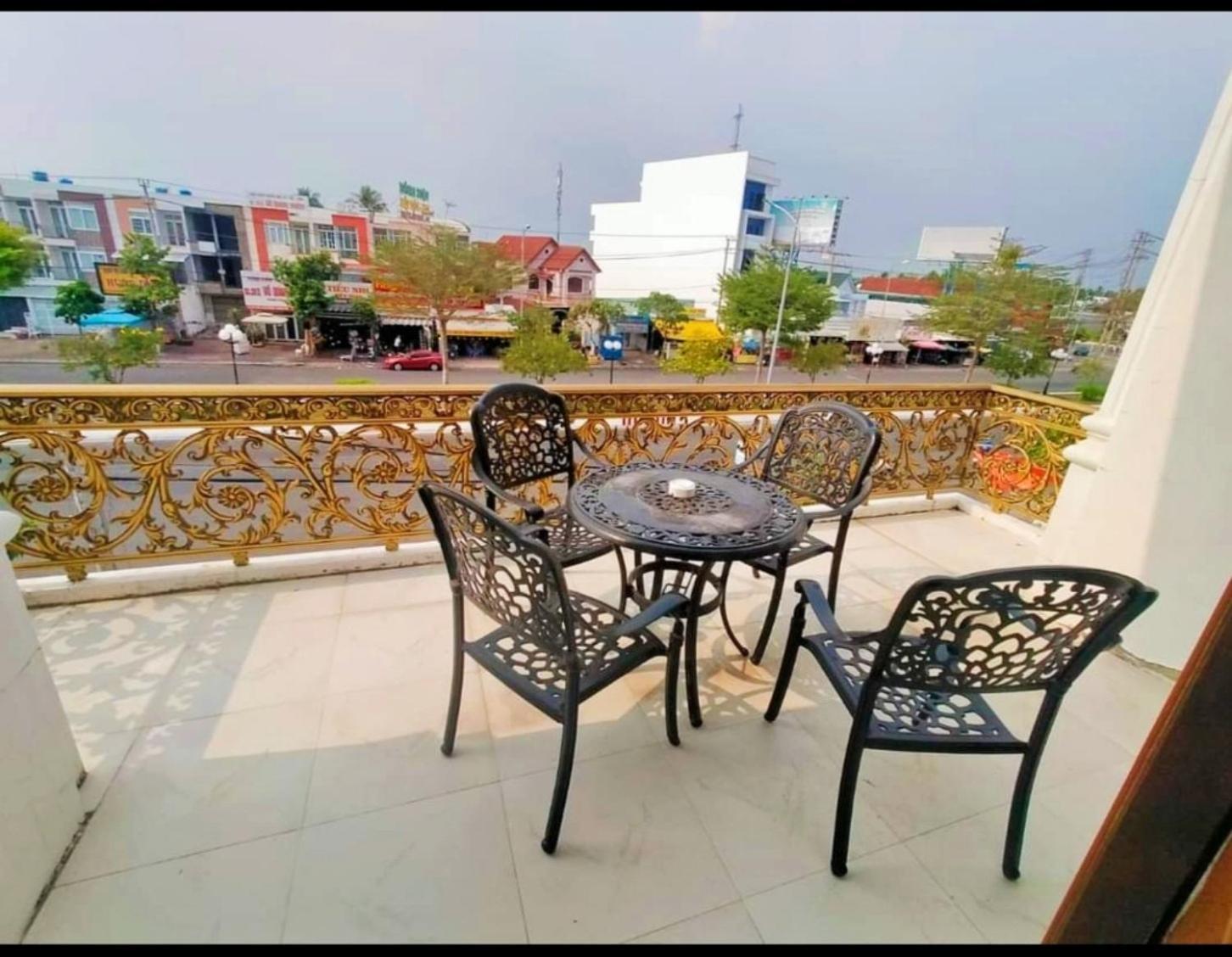 Khách Sạn Tường Vy Rạch Giá Exterior foto