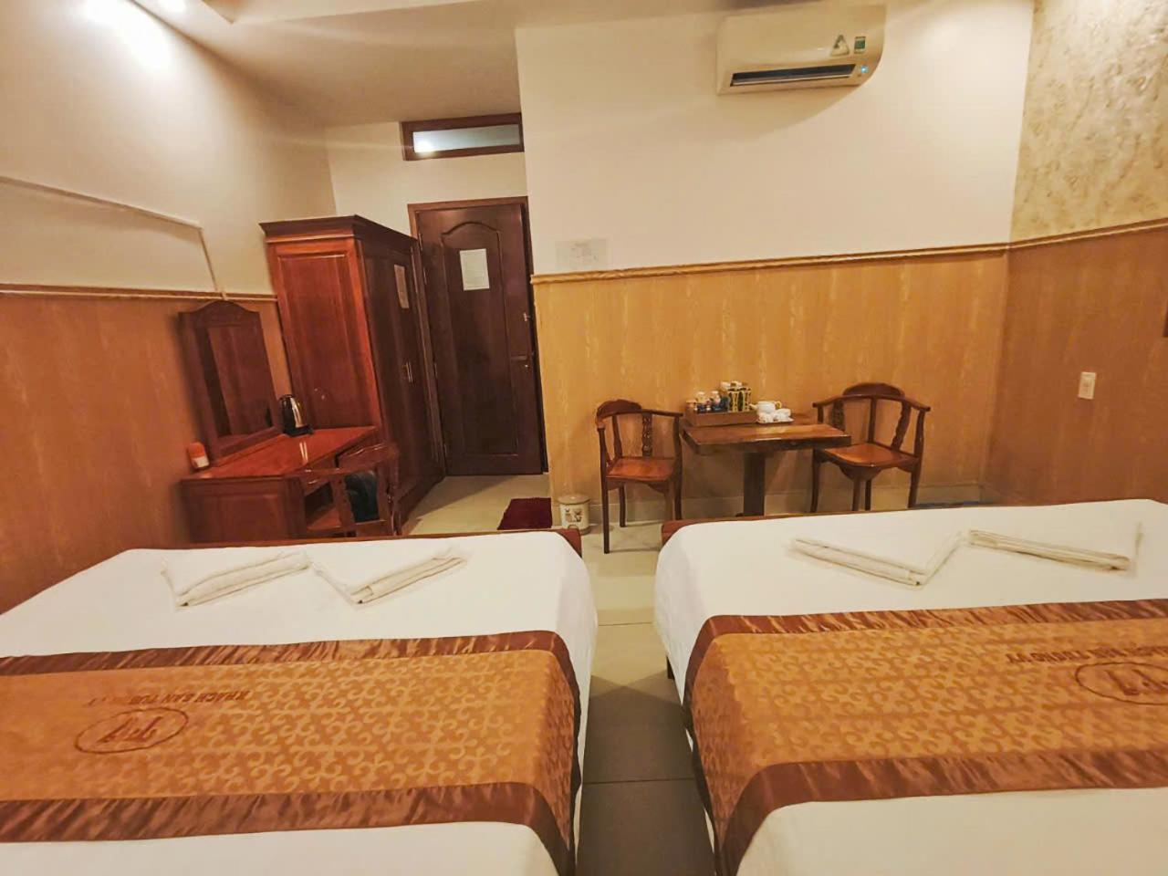 Khách Sạn Tường Vy Rạch Giá Exterior foto