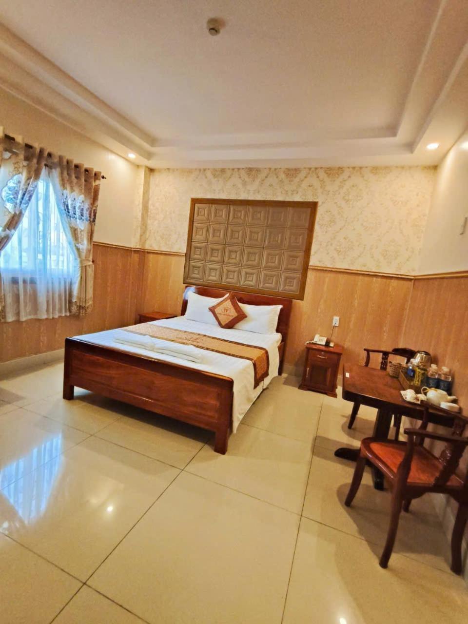 Khách Sạn Tường Vy Rạch Giá Exterior foto