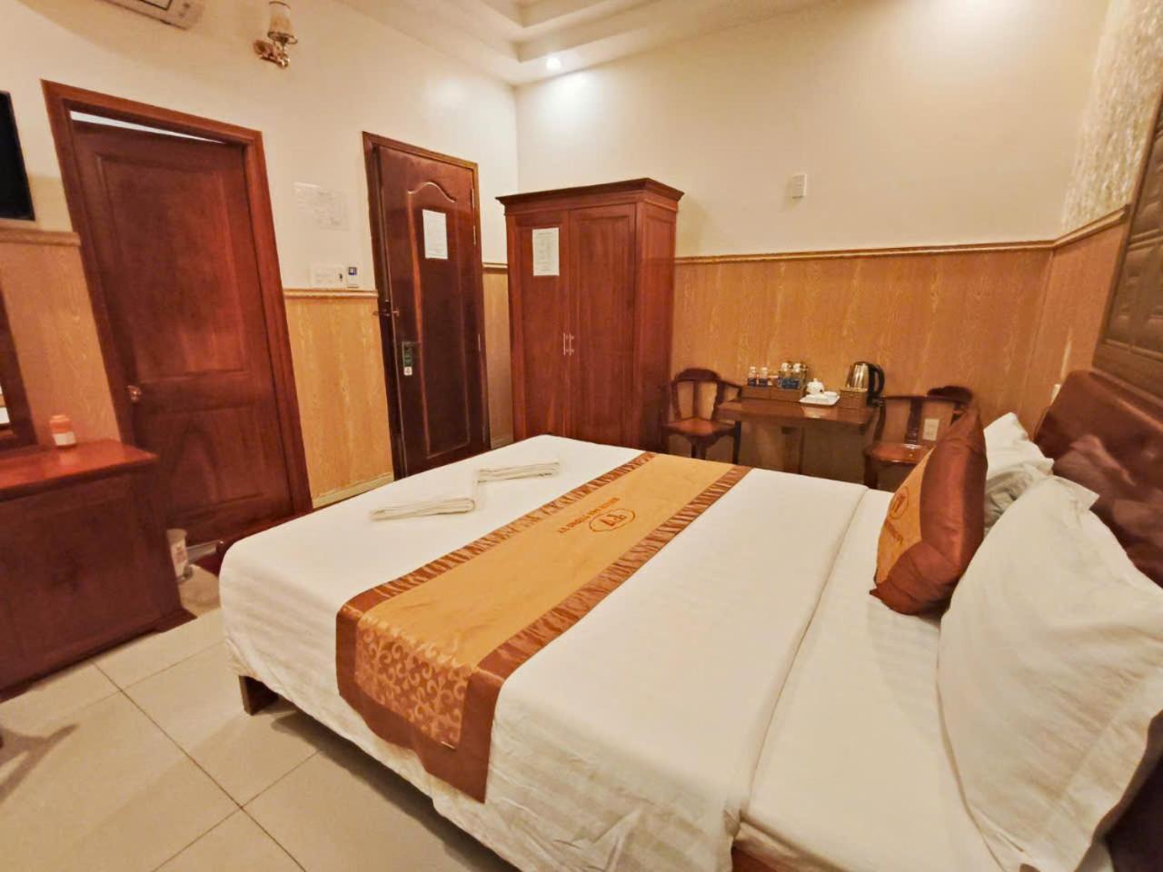 Khách Sạn Tường Vy Rạch Giá Exterior foto