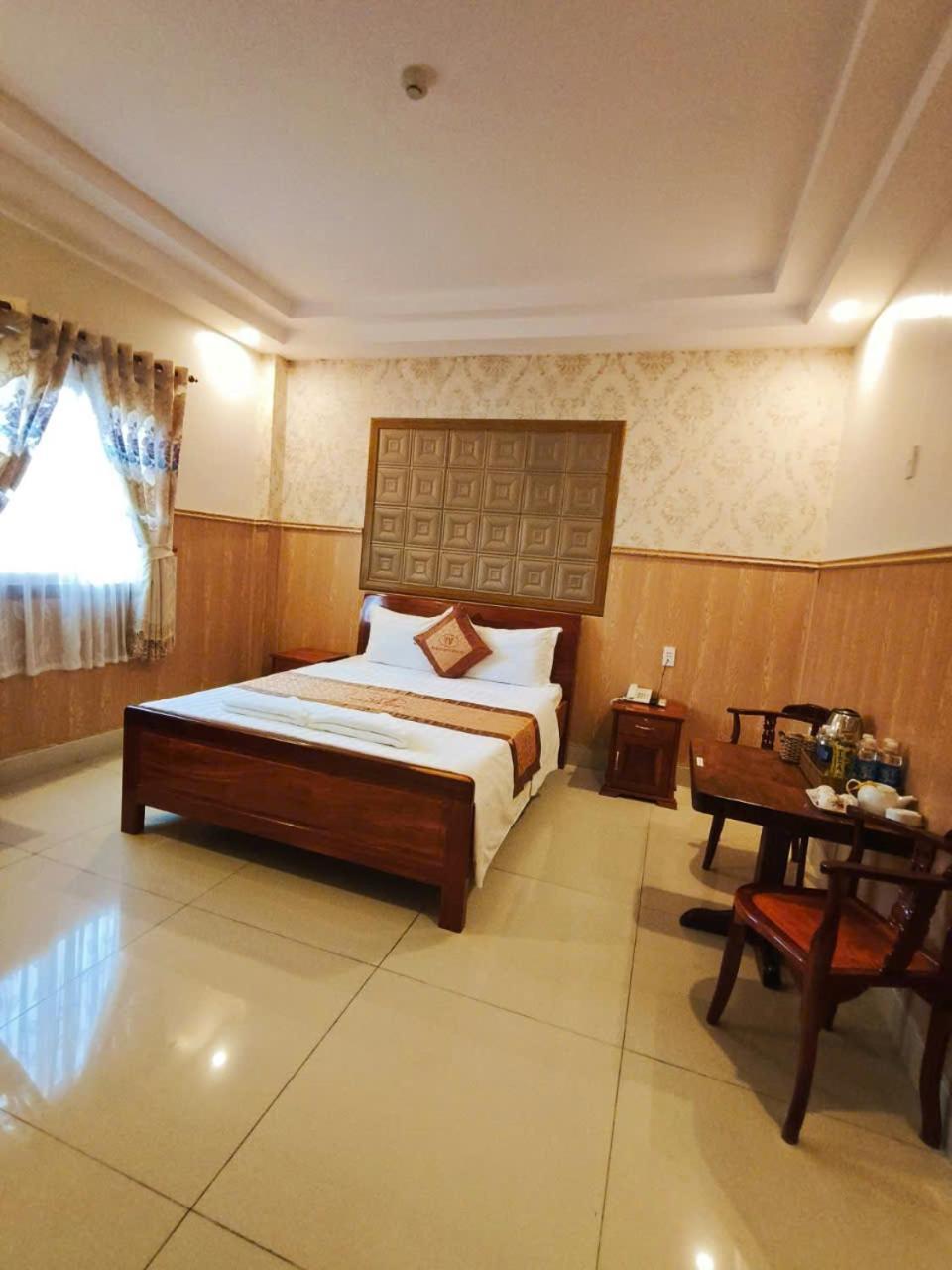 Khách Sạn Tường Vy Rạch Giá Exterior foto