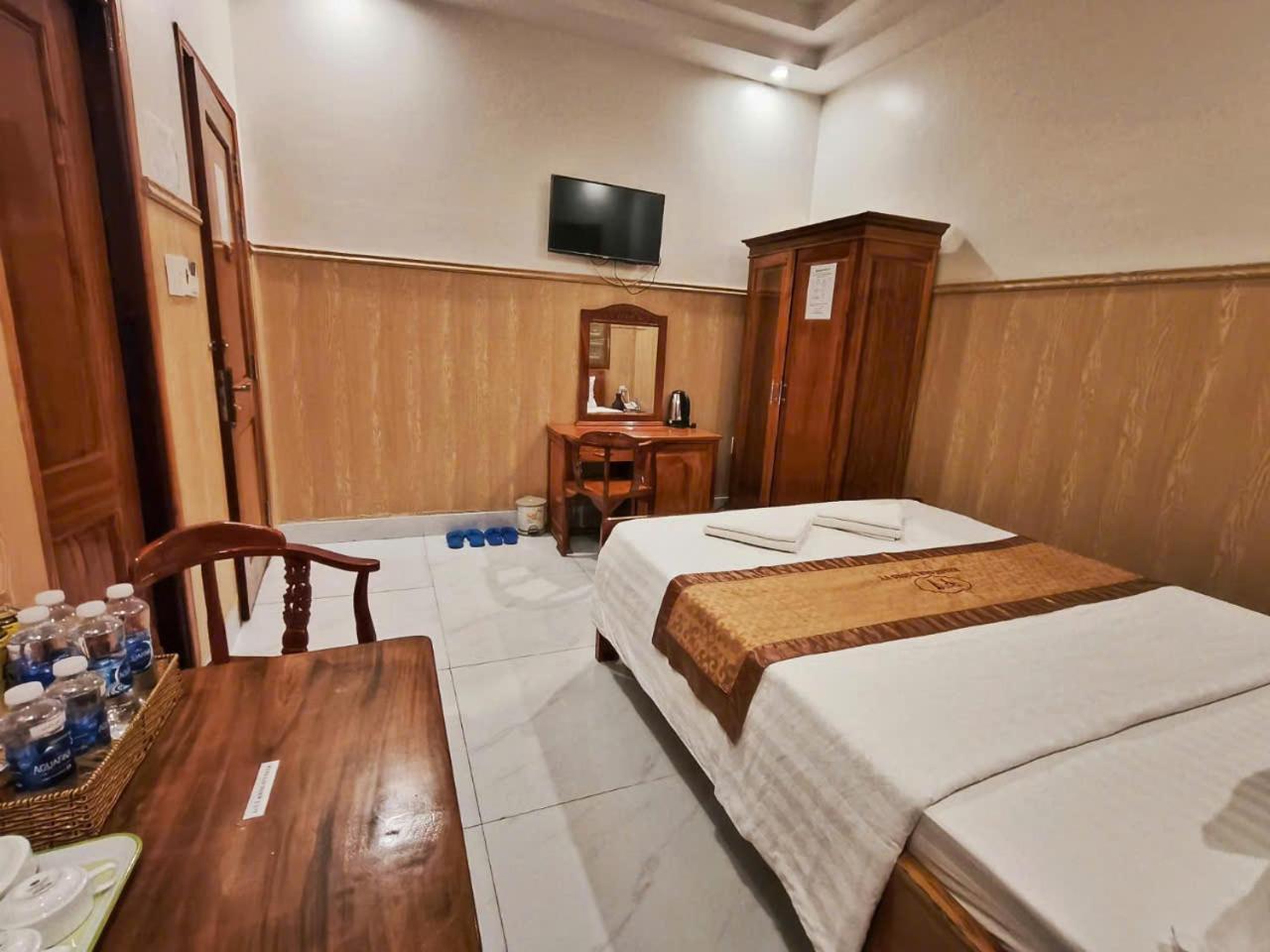 Khách Sạn Tường Vy Rạch Giá Exterior foto